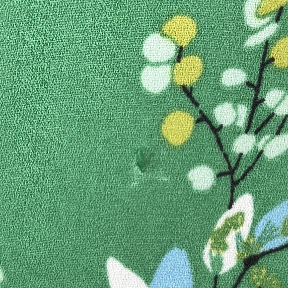 LOFT V Neck Flutter Sleeve Green Floral Blouse Size MP - Picture 11 of 11